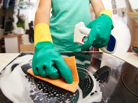 Detailed deep cleaning in Shoreditch for bathrooms and high-traffic spaces